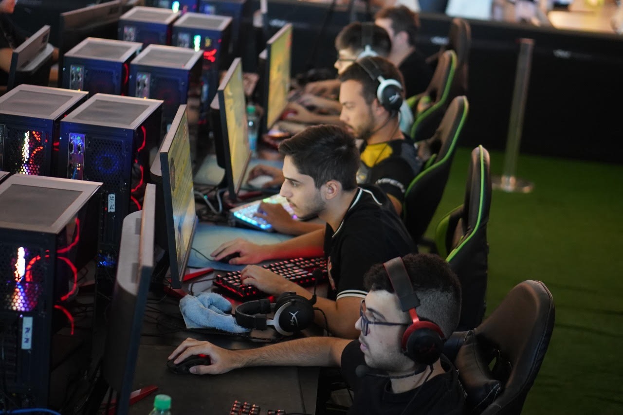 eSports: Aparelhos Tecnológicos na Profissionalização dos Jogos Eletrónicos